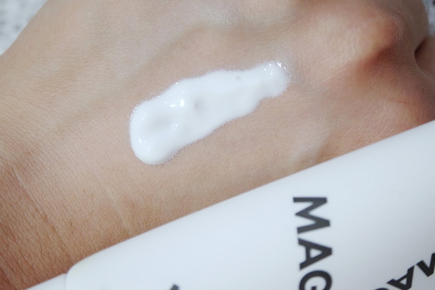 REVIEW(S): April Skin Magic Snow Cream - pinkislovebynix