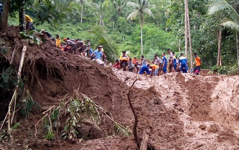 47 orang tewas saat bencana tanah longsor yang terjadi di Kabupaten Purworejo