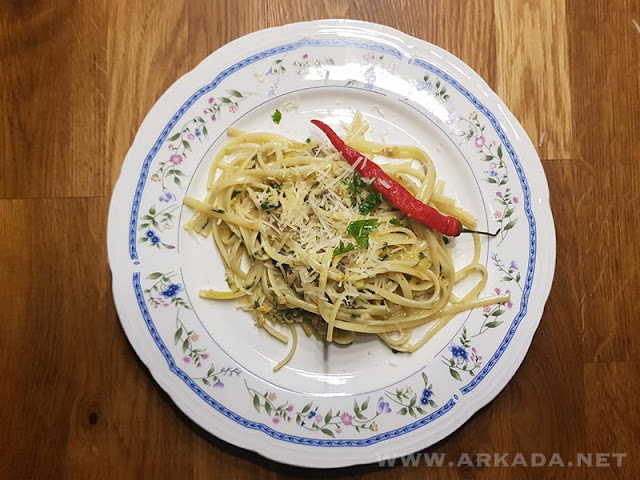 česnov pesto in testenine