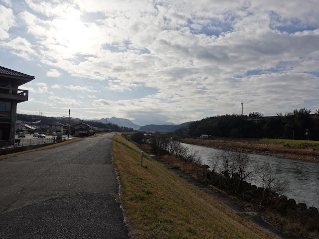 鳥取県西伯郡伯耆町吉長　伯耆町役場　日野川