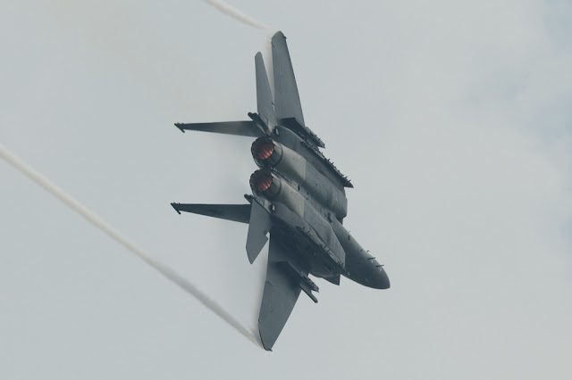 F-15 Eagle left turn