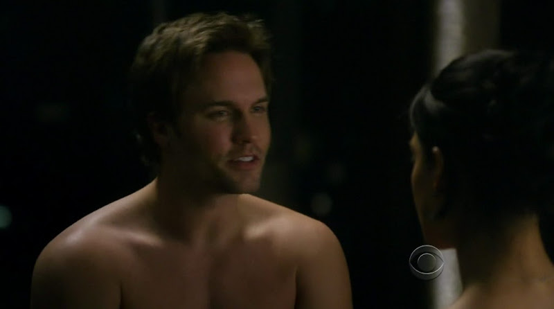 Scott Porter Shirtless on The Good Wife s2e14