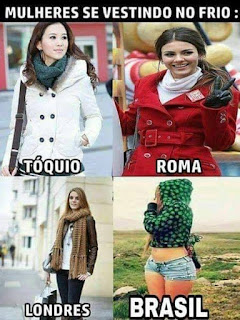 Quatro fotos de jovens mulheres com trajes de inverno. As fotos estão dispostas em duas linhas e duas colunas. No topo, lê-se: Mulheres se vestindo no frio.  L1: mulher com traços orientais, cabelos castanhos e longos; usa um casaco branco com capuz, cachecol verde escuro. Abaixo lê-se: Tóquio. A outra mulher: tem pele clara, cabelos castanhos longos repartidos ao meio e preso em rabo de cavalo baixo. Ela sorri e sinaliza paz e amor com a mão esquerda enluvada; Ela usa um casaco vermelho com um cinto sobre a cintura. Abaixo lê-se: Roma.  L2: mulher de pele branca, cabelos castanhos claros, longos e soltos. Ela usa uma jaqueta marrom de couro sobre bata branca e uma espessa manta marrom claro amarrada na altura do pescoço. Abaixo lê-se: Londres. A outra mulher: está em pé com o tronco inclinado à esquerda, mão esquerda sobre o cabelo castanho claro e longo. Ela usa uma jaqueta curta com capuz de malha preta com estampa de folhas verdes, barriguinha aparente e short jeans de cós baixo e desfiado. Abaixo lê-se: Brasil.