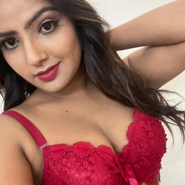 shyna khatri red bra cleavage web series actress