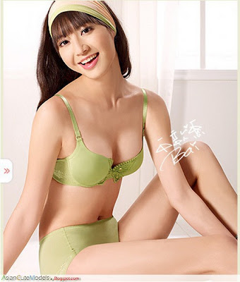 Bai Xin Hui Taiwan Model With Bikini