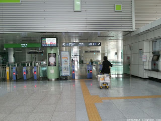 부산지하철 4호선 반여농산물시장역_subway_busan_South_Korea