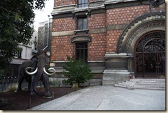 L'entrée bien gardée du Musée d'Histoire naturelle