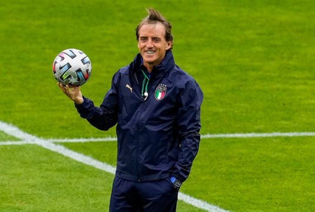 Football: Roberto Mancini resigns as Italy coach