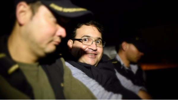 Las risas de Javier Duarte, todo parece indicar que es un teatro. #Fotos