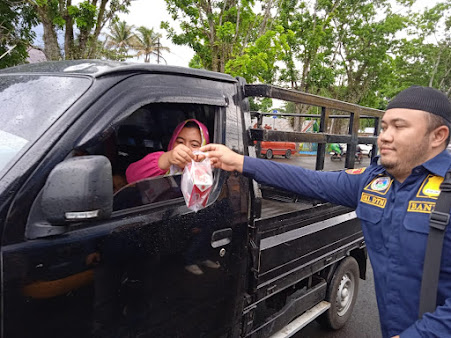 Sat Res Narkoba Serta Personil Polsek Pagaralam Selatan Polres Pagaralam Polda Sumsel Bagi-Bagi Takjil Gratis