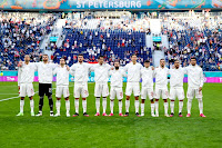 SELECCIÓN DE ESPAÑA. Temporada 2020-21. Sergio Busquets, Unai Simón, César Azpilicueta, Aymeric Laporte, Álvaro Morata, Jordi Alba, Pau Torres, Pedri, Pablo Sarabia, Koke, Ferran Torres. SELECCIÓN DE ESPAÑA 1 SELECCIÓN DE SUIZA 1. En los penaltis: ESPAÑA 3 SUIZA 1. 02/07/2021. Eurocopa 2020, 16ª edición, cuartos de final. San Petersburgo, Rusia,estadio Krestovsky. GOLES: 0-1: 7’, Zakaria en propia puerta, al desviar un disparo de Jordi Alba. 1-1: 68’, Shaquiri. Los jugadores españoles escuchando el himno nacional.