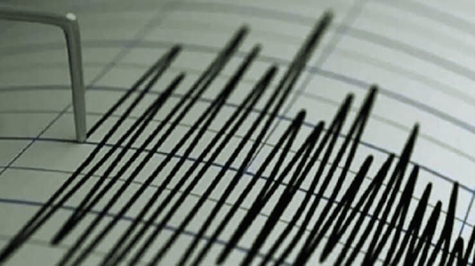 मात्रा 6.5 के भूकंप ने इंडोनेशिया के जावा द्वीप को हिला दिया।"