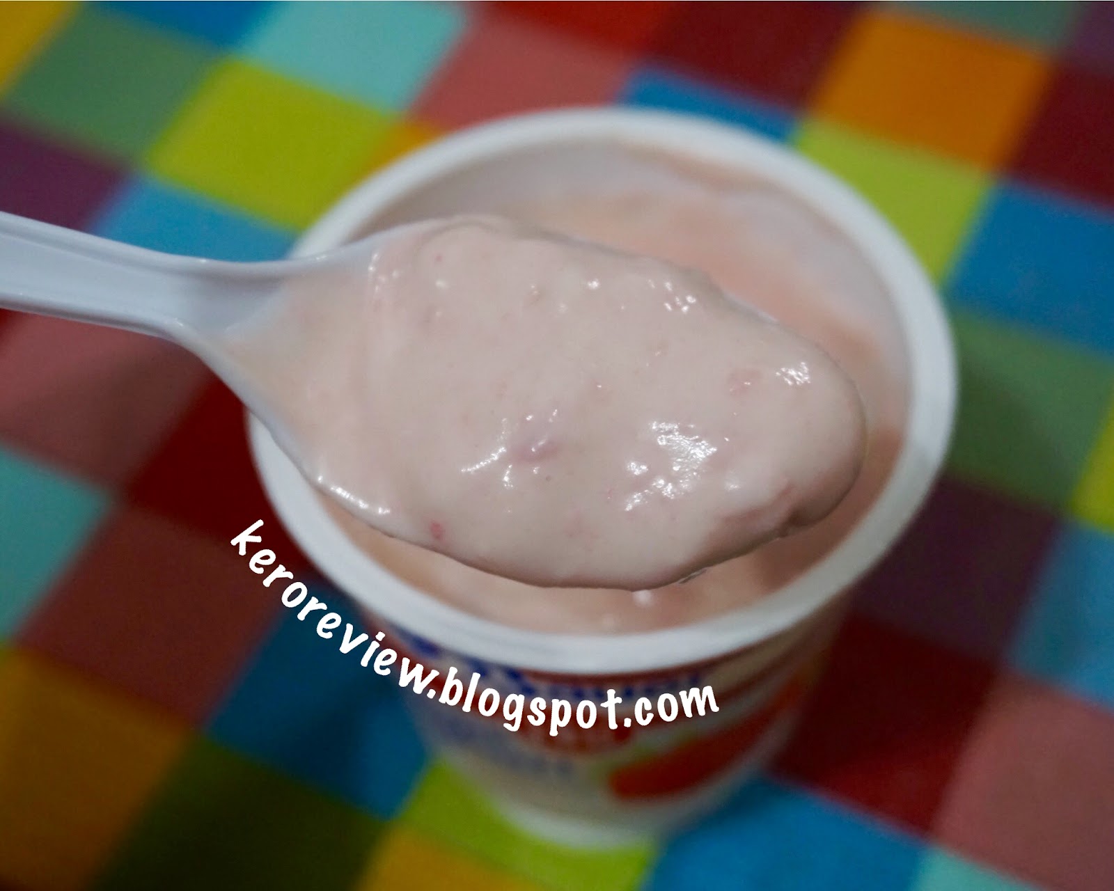 รีวิว บาวเออร์ ฟรูฟรู โยเกิร์ต รสสตรอว์เบอร์รี่ ของเยอรมัน (CR) Review German Strawberry Cream Yogurt, Bauer Fru Fru Brand.