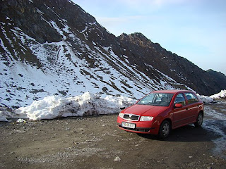 Une Skoda Fabia rouge