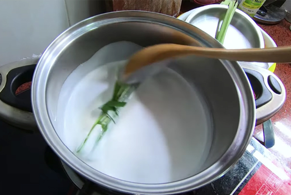 Nấu chè đậu đỏ nước cốt dừa ngon