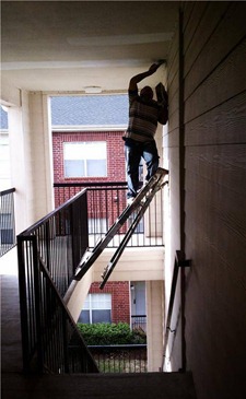 Invenção Perigosa - Trabalhando com escada - Profissão perigo - muito arriscado 01
