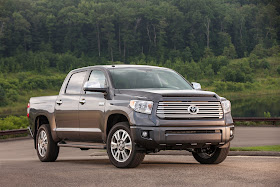 Front 3/4 view of 2015 Toyota Tundra Platinum