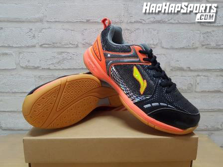 Daftar Harga dan Model Sepatu Badminton Merk Lining  Murah 