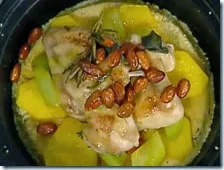 Cous cous di ali di pollo e mandorle