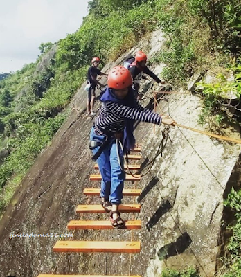 [http://FindWisata.blogspot.com] Menikmati Keindahan Alam Indonesia Dari Bukit Mendelem Pemalang