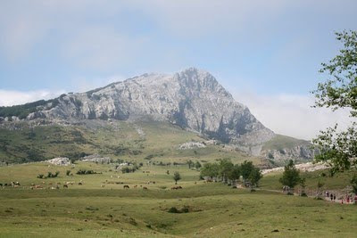 Imponente la cara oeste de Lekanda vista desde Arraba