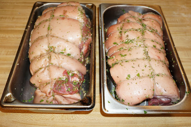 Usando este pernil y haciendo 2 trozos pequeños, es más fácil para cocinar sin requerir tantas horas en el horno como sería con un pernil entero.