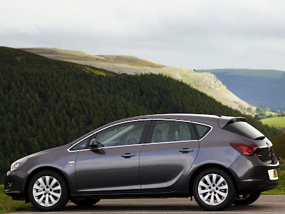 2010 Vauxhall Astra side