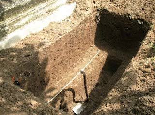 Menggali Kuburan di Dalam Rumah