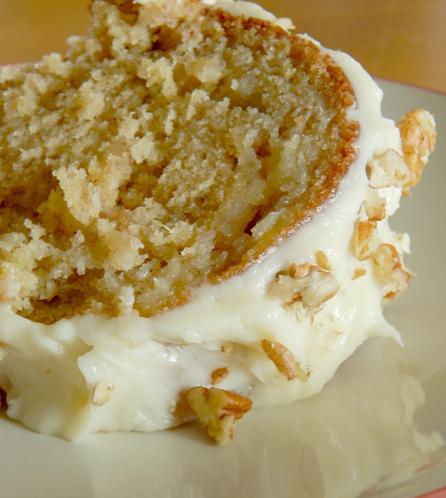 Hummingbird Cake with Cream Cheese Frosting - Bravabod