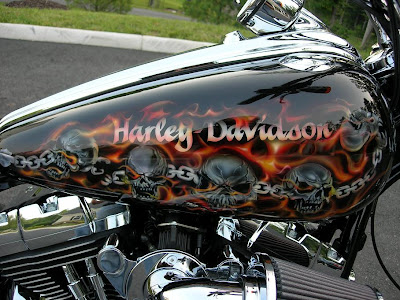 Skull Chain Airbrush Designs on Harley Davidson