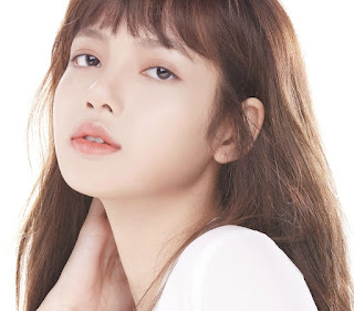 180621 Lisa Photo Galery For Moonshot Cosmetics Pictorial 2018