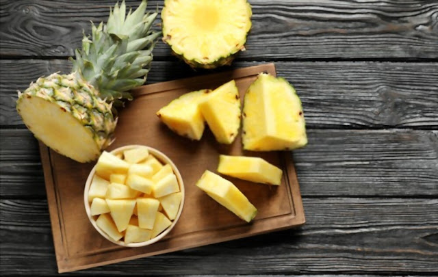 Pineapple for remove wrinkles on the face