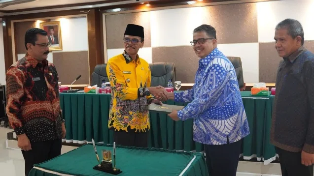 Bupati Safaruddin dan Rektor UNAND Teken MoU Peningkatan SDM Daerah