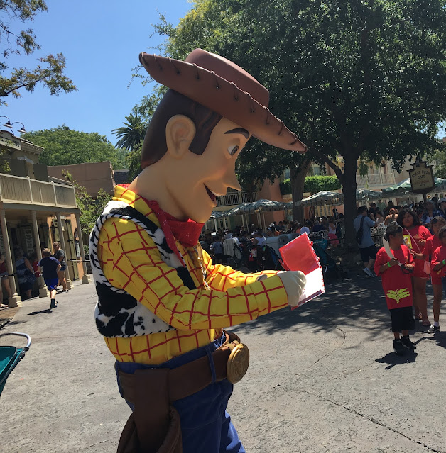 Woody Signing Autographs in Frontierland Disneyland