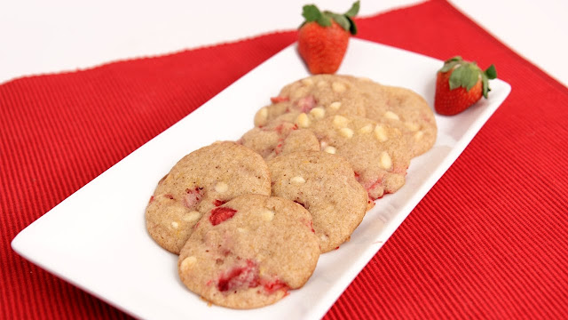 White Chocolate & Strawberry Cookies ,recipe1k.blogsopt.com