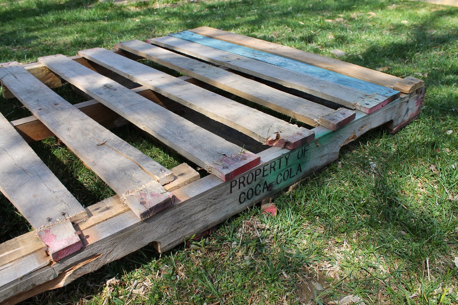 Easiest Way to Take Apart a Pallet Using Power Tools