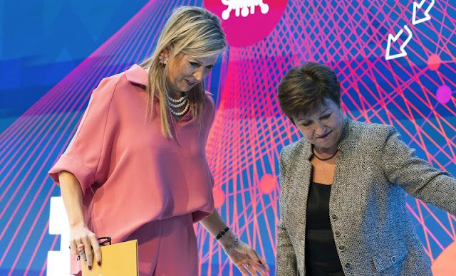 Queen Maxima wore pink Mia shirt and pink Motus wide-leg trousers by Natan. Van Cleef and Arpels Rose coral earrings