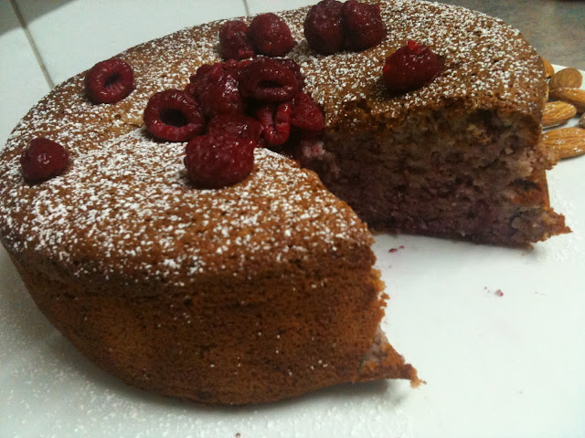 raspberry and almond meal cake >> STARTS WITH CUPCAKES