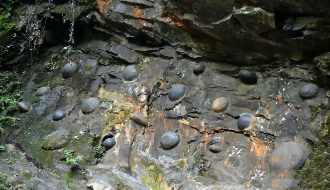 Pedras Parideiras Batu Aneh yang Bisa Melahirkan Batu