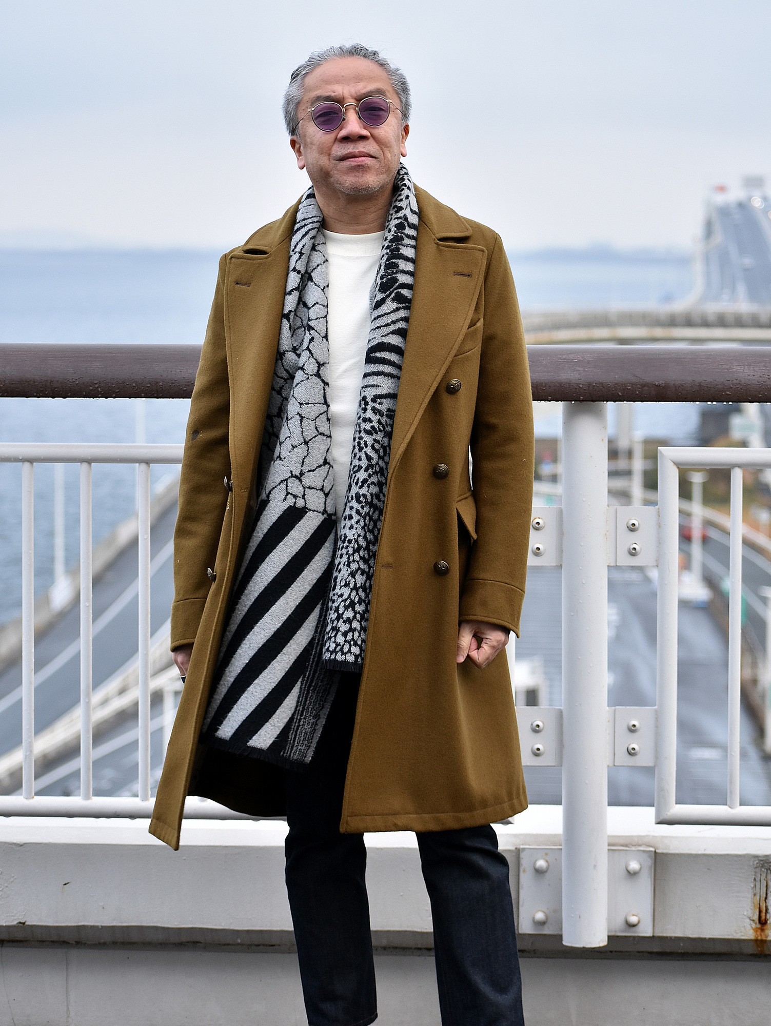 40代メンズの冬アウターはダウンジャケットよりコートです