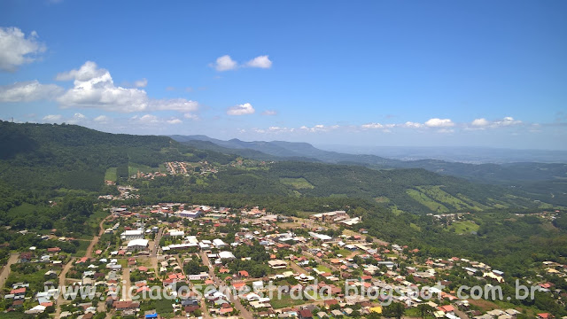 Vista panorâmica do alto do Morro Felskopf, ou Morro da Embratel, Rota Romântica