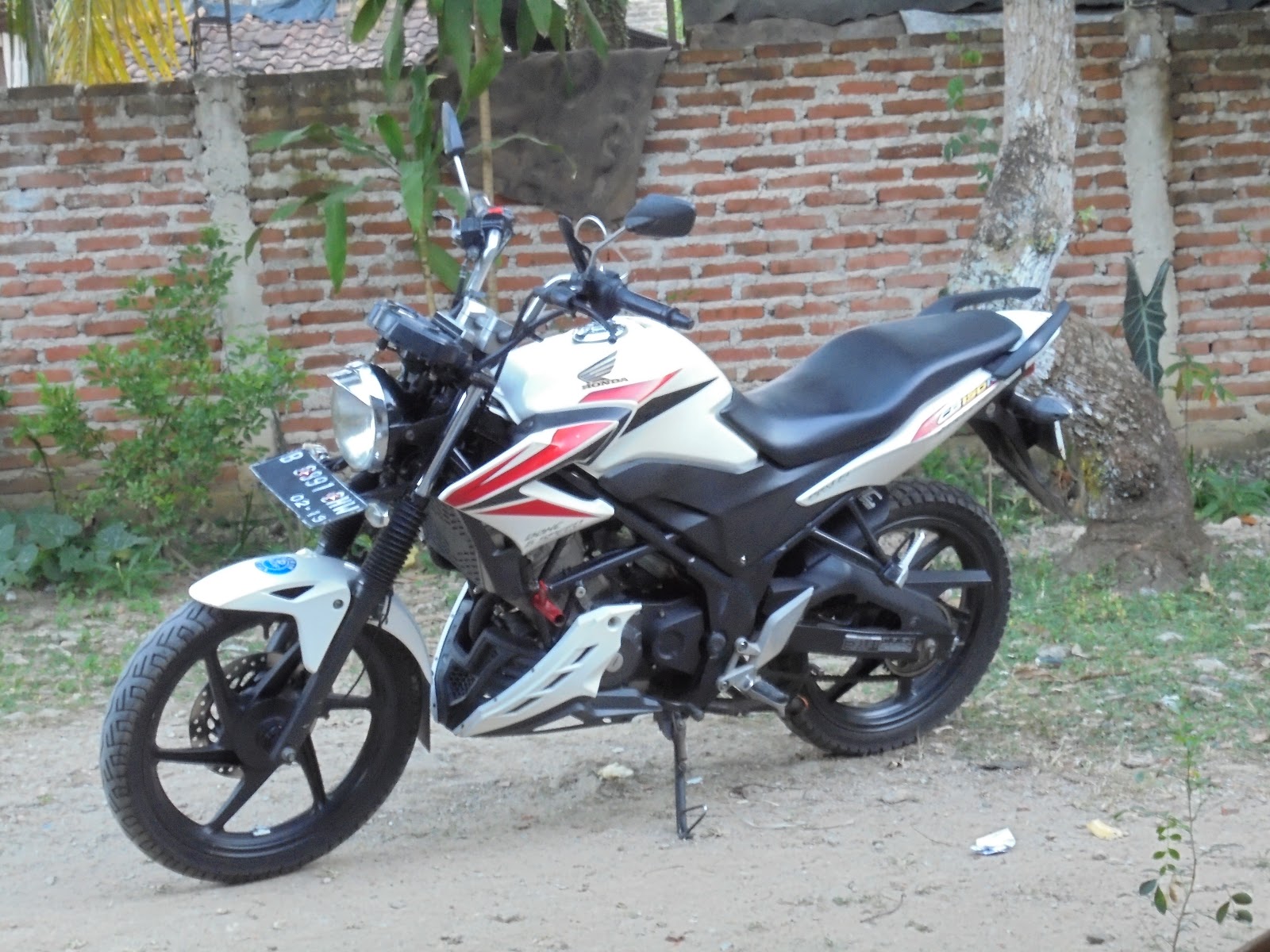 Bento Oto Blog Honda Old CB 150 R Modif Lampu Breket Pesek Bento Oto Blog Honda Old CB 150 R Modif Lampu Breket Pesek