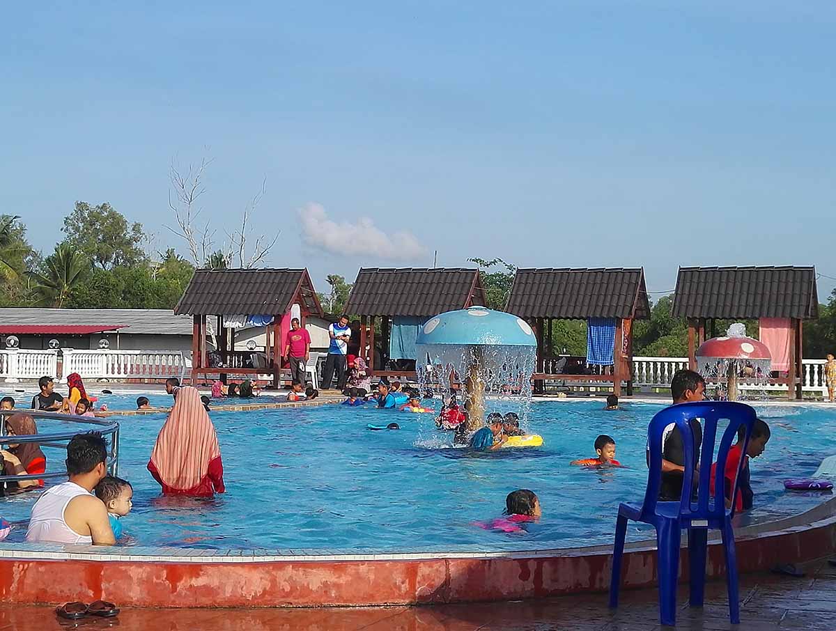 swimming pool quinara resort terengganu 