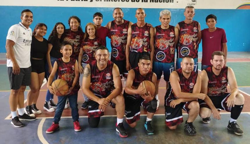 Primero de Mayo y más 45 campeones en triangular de baloncesto máster 40 y 50