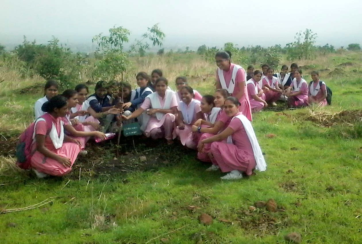 हाथीपावा महोत्सव : Haathipawa-jhabua-विभिन्न सामाजिक, धार्मिक संस्थाओं के साथ स्कूली छात्र-छात्राओं ने लगाए पौधे  