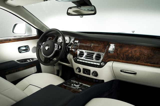 Nội thất của Rolls-Royce Ghost Firnas Motif