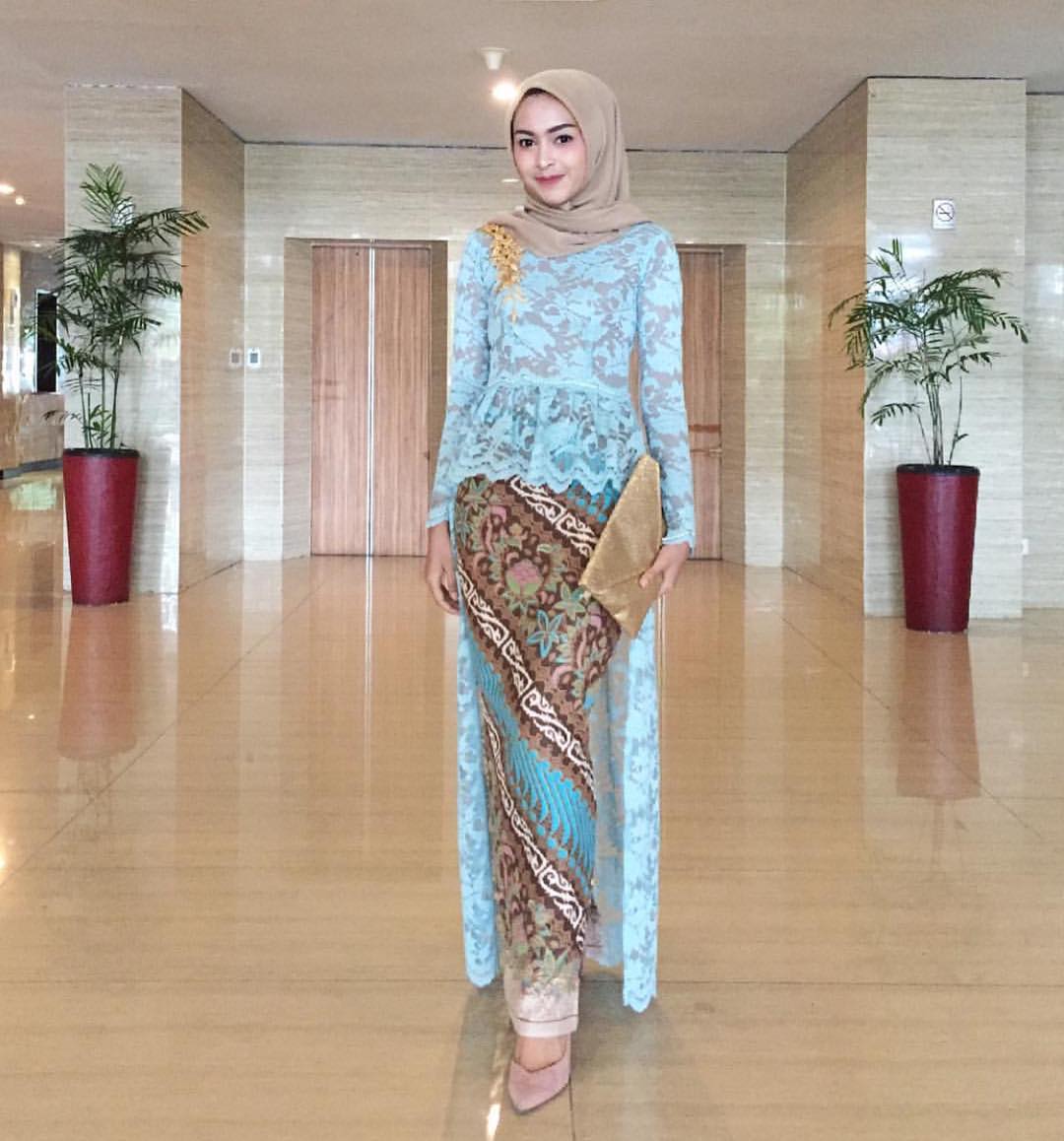 57 Kumpulan Gambar Inspirasi Kebaya  Modern Indonesia