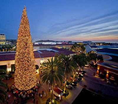 Fashion Island Newport Beach on The 120 Foot Tall Tannen Baum Erected Every November At Fashion Island