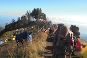 1 April  Pendakian Rinjani Dibuka, BTNGR  Buka Dua Jalur Pendakian Baru