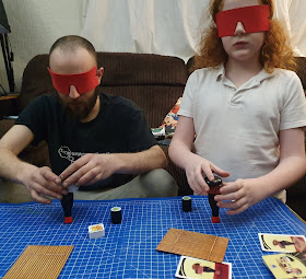 Maki Stack family game gameplay blindfold round blue orange